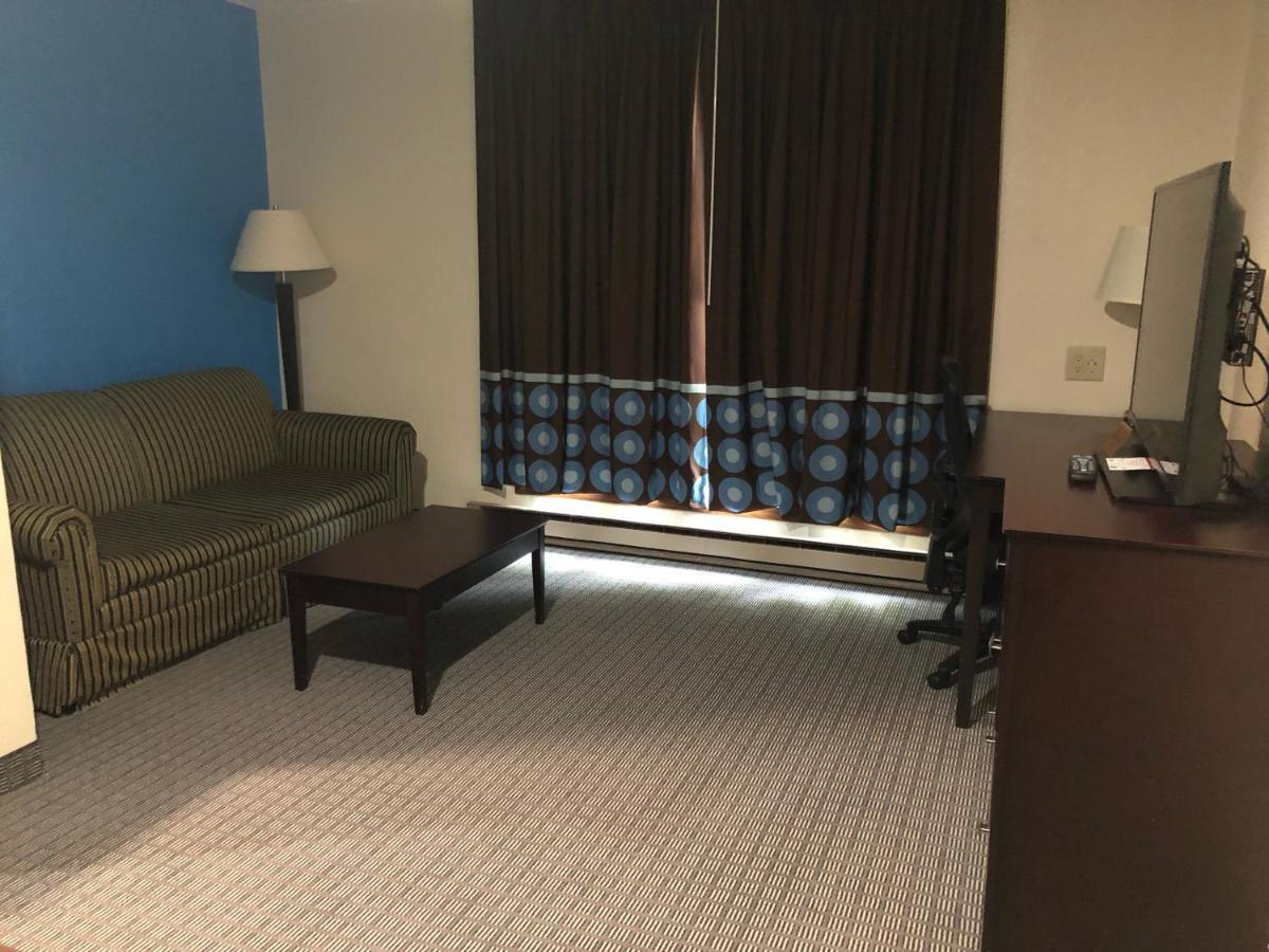 Amerivu Inn & Suites Eau Claire Bagian luar foto