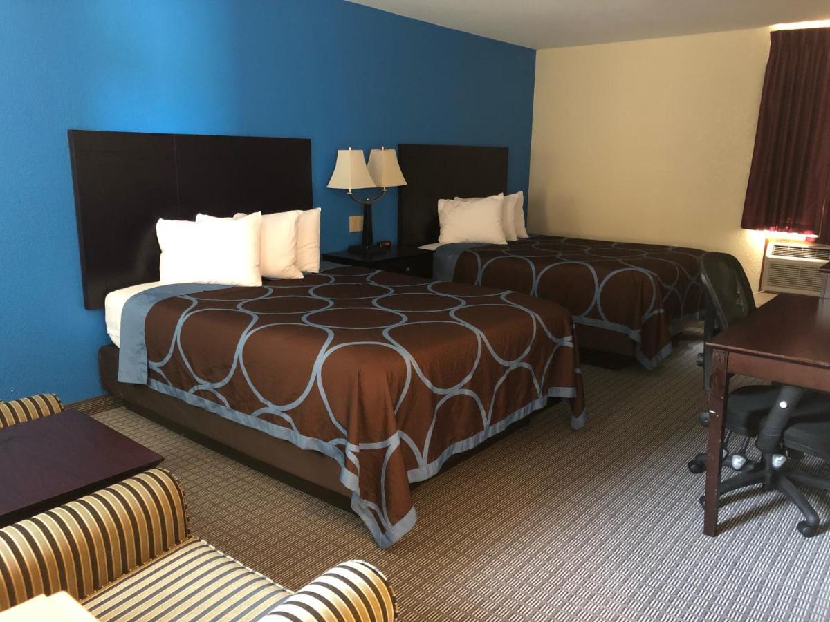 Amerivu Inn & Suites Eau Claire Bagian luar foto
